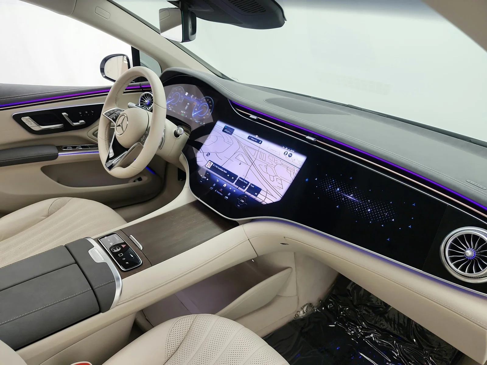 Certified Used 2024 MANUFAKTUR Moonlight White Metallic Mercedes-Benz EQS 450 4MATIC® Sedan image 18
