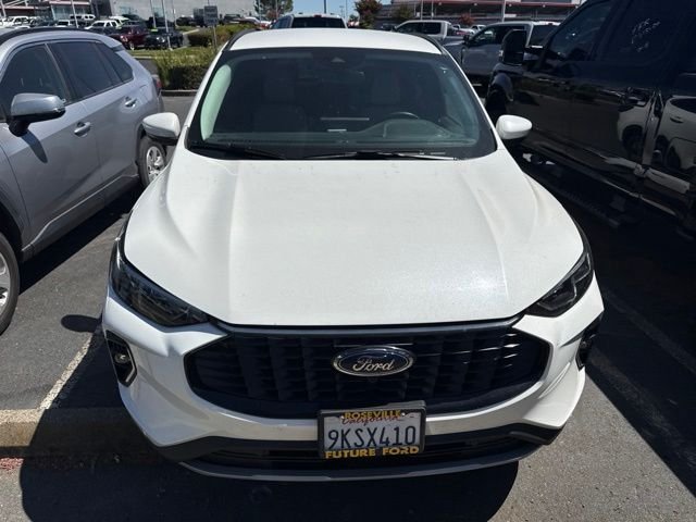 Used 2023 White Ford Platinum image 1