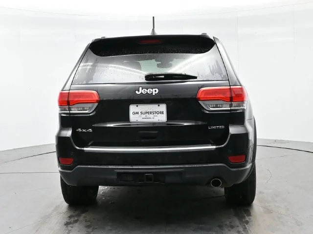 Used 2017 Diamond Black Crystal Pearlcoat Jeep Limited image 6
