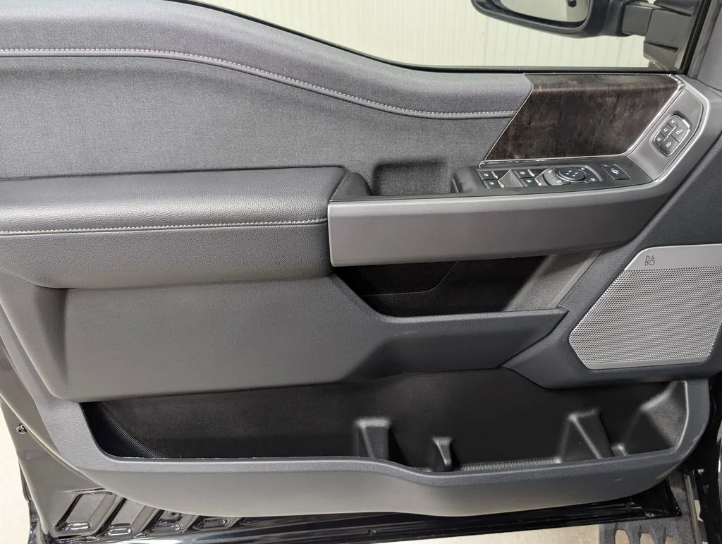 New 2026 Agate Black Metallic Ford F-250® Lariat® image 13