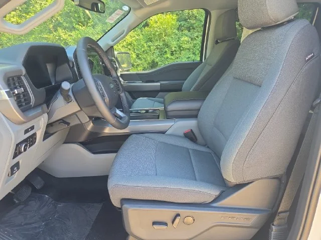 New 2026 Oxford White Ford XLT image 10