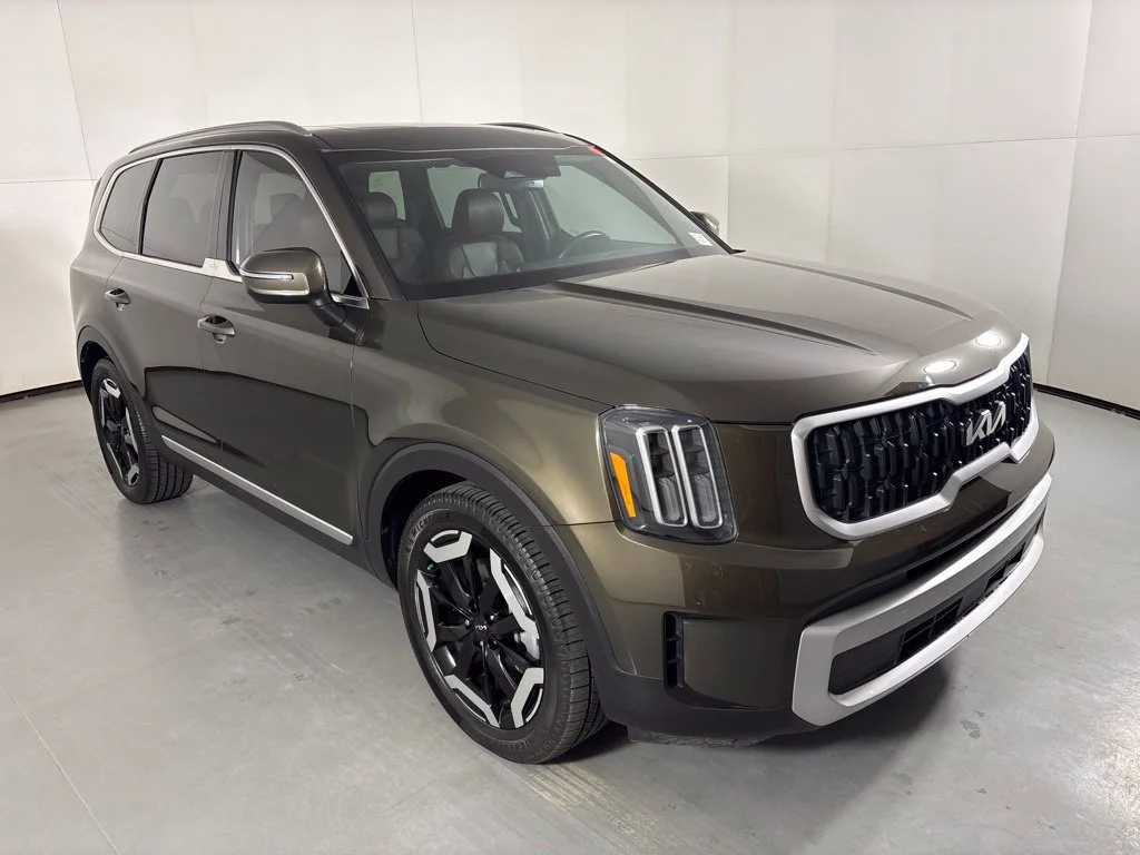 Used 2023 Green Kia EX image 2