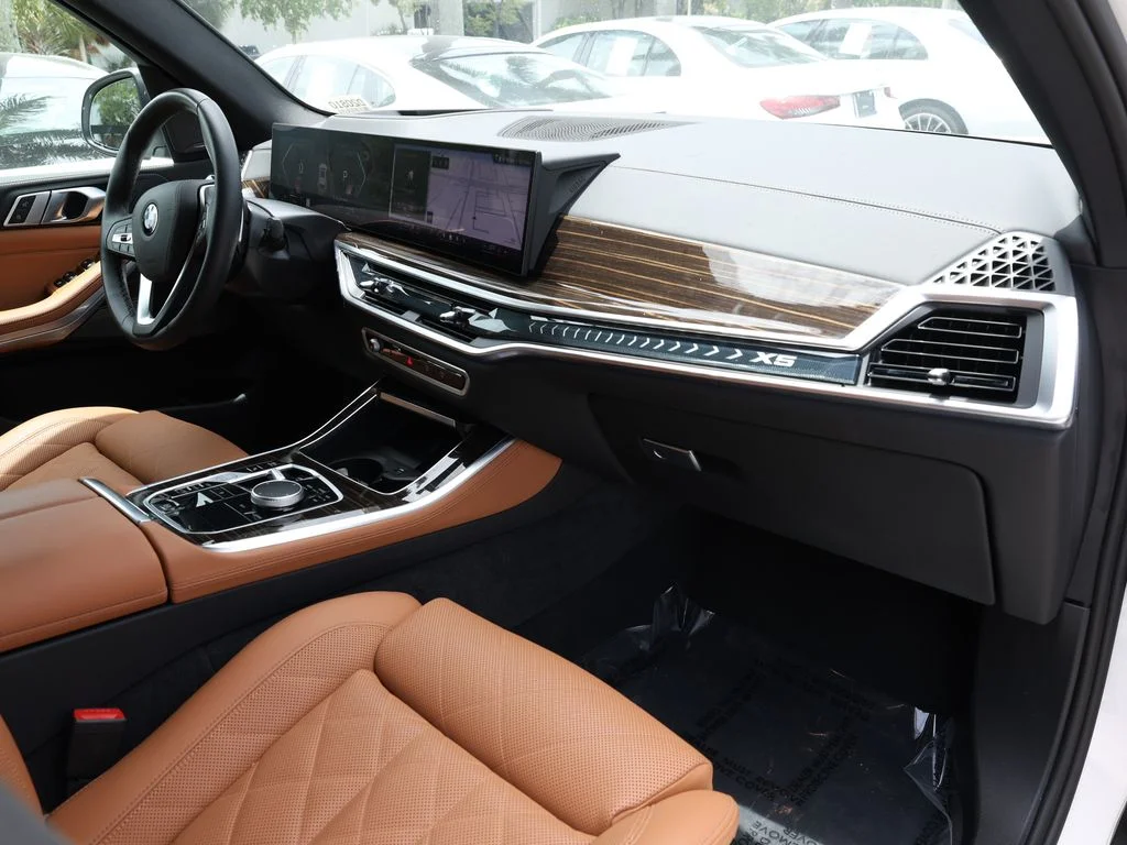 Used 2026 White BMW sDrive40i image 23