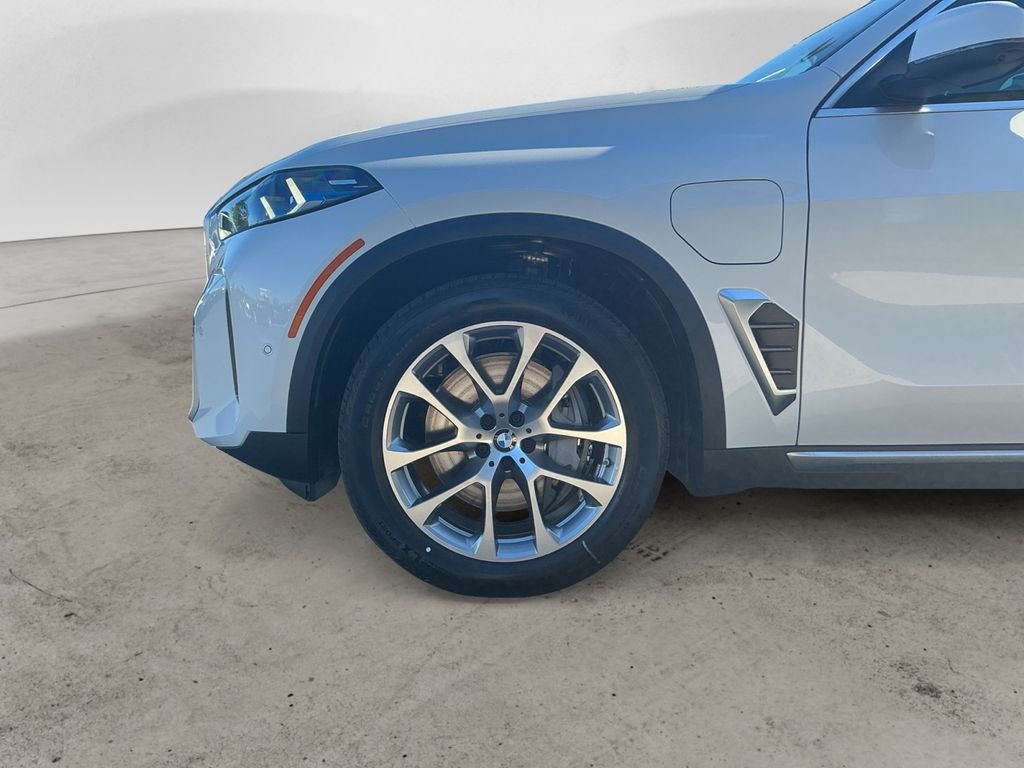 New 2026 White BMW xDrive50e image 9