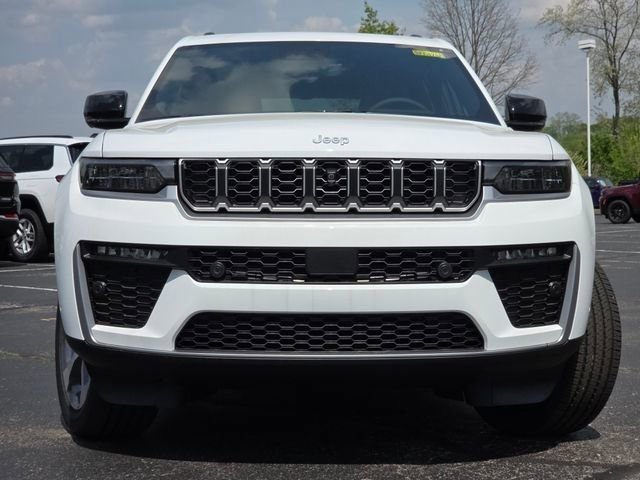 New 2026 Bright White Clear-Coat Exterior Paint Jeep Limited image 3