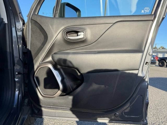 Used 2023 Graphite Gray Jeep Latitude image 13