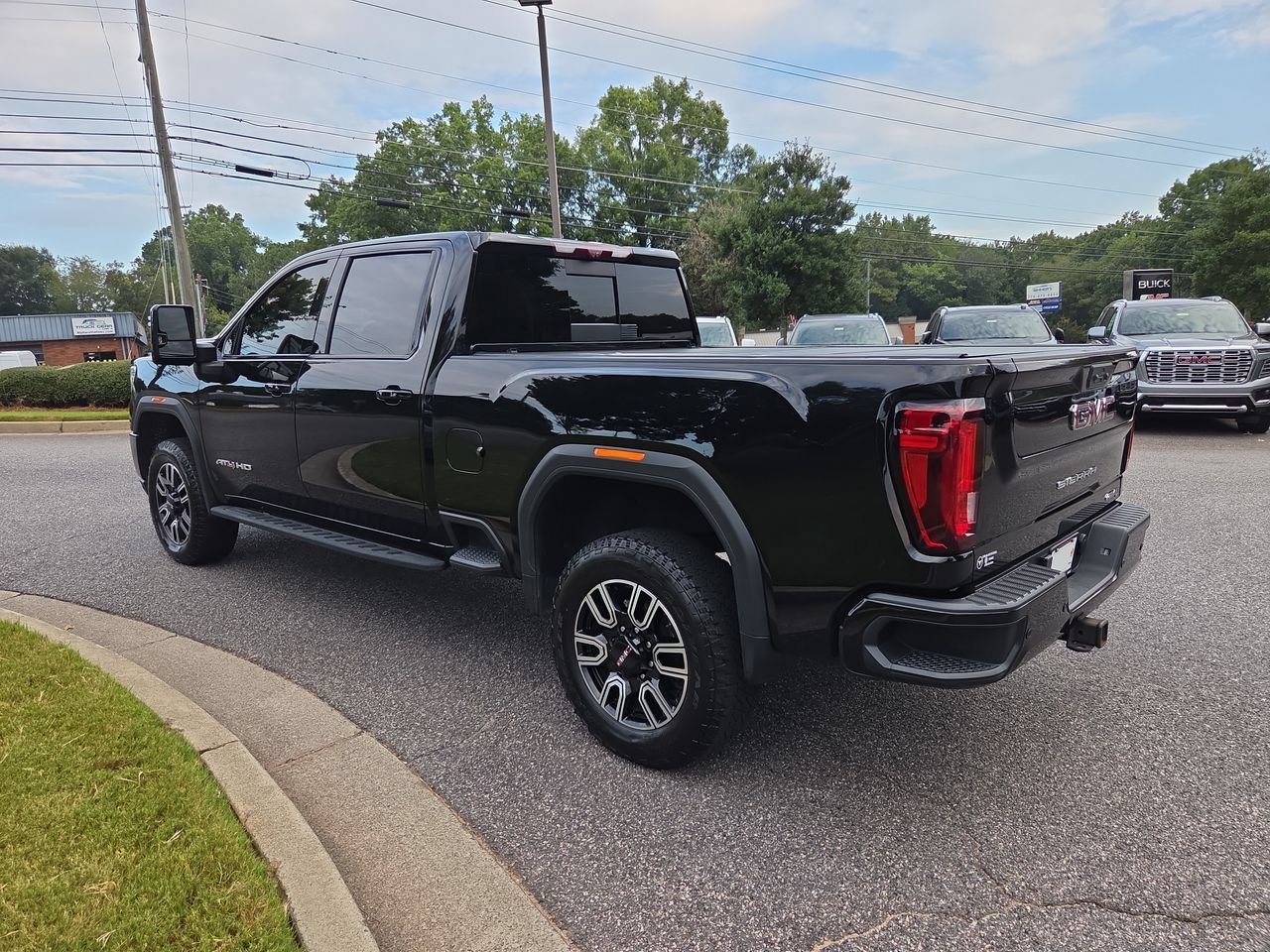 Used 2022 ONYX BLACK GMC AT4 image 6
