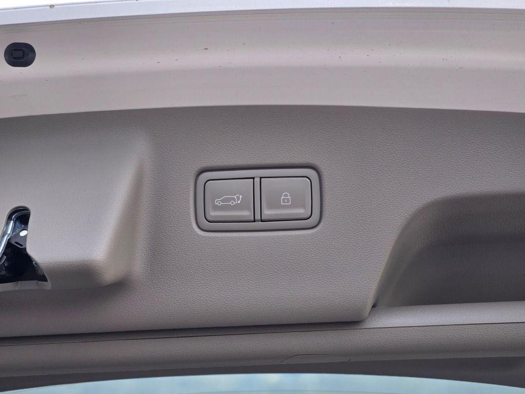 New 2026 White Hyundai SEL AWD image 18