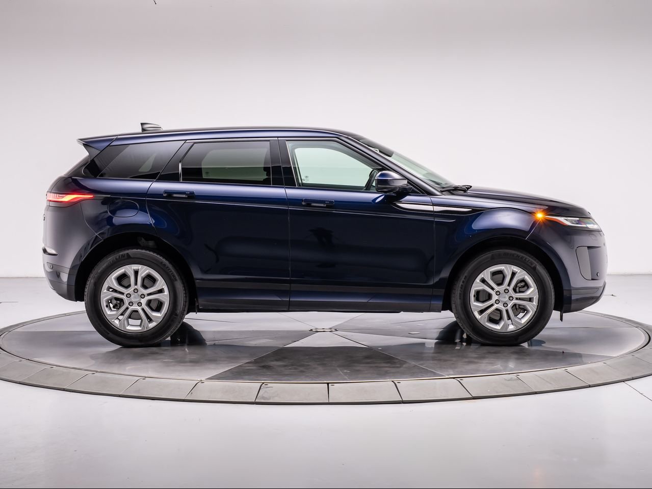 Certified Used 2023 Portofino Blue Metallic Land Rover S image 6