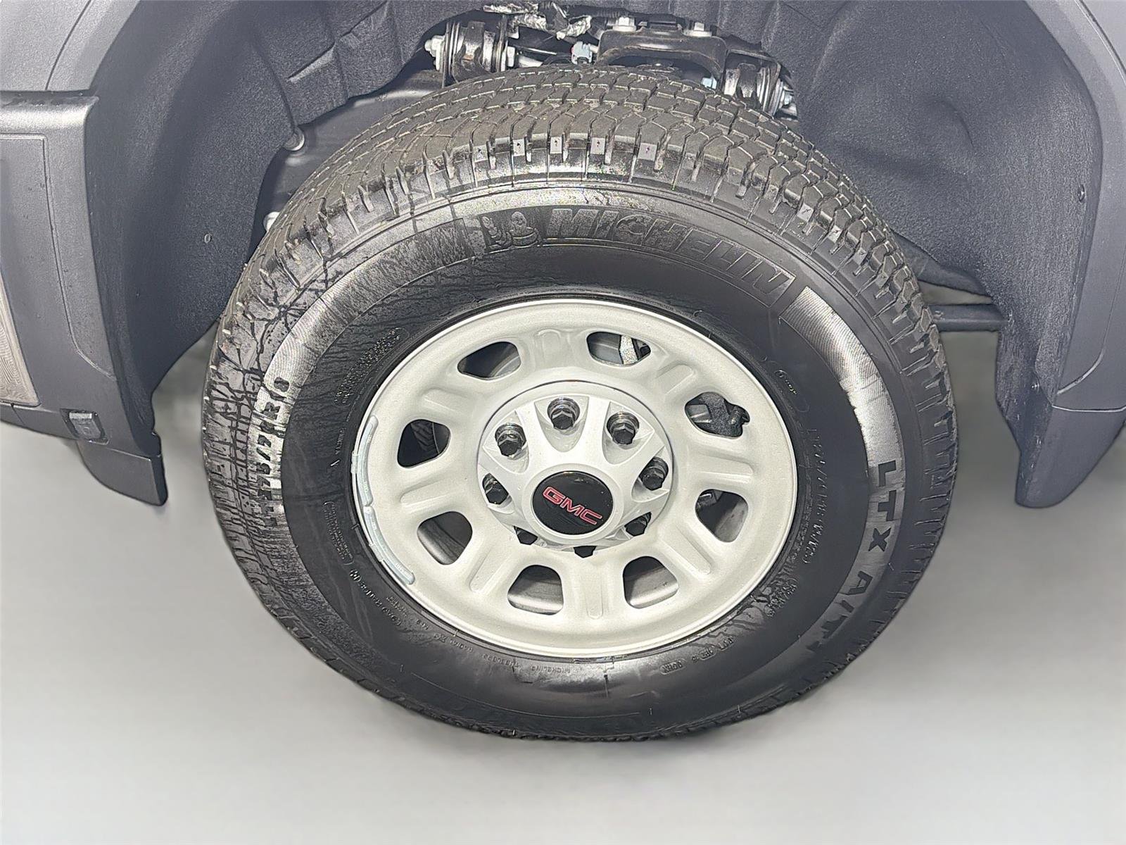 New 2026 Summit White GMC Pro image 32