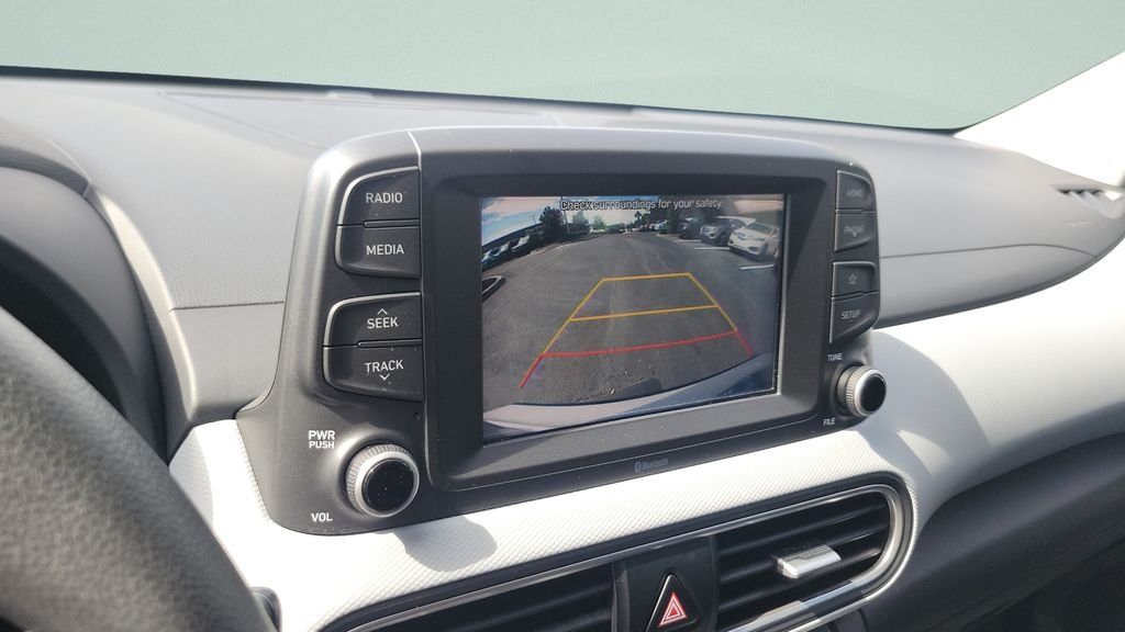 Used 2021 White Hyundai SE image 20