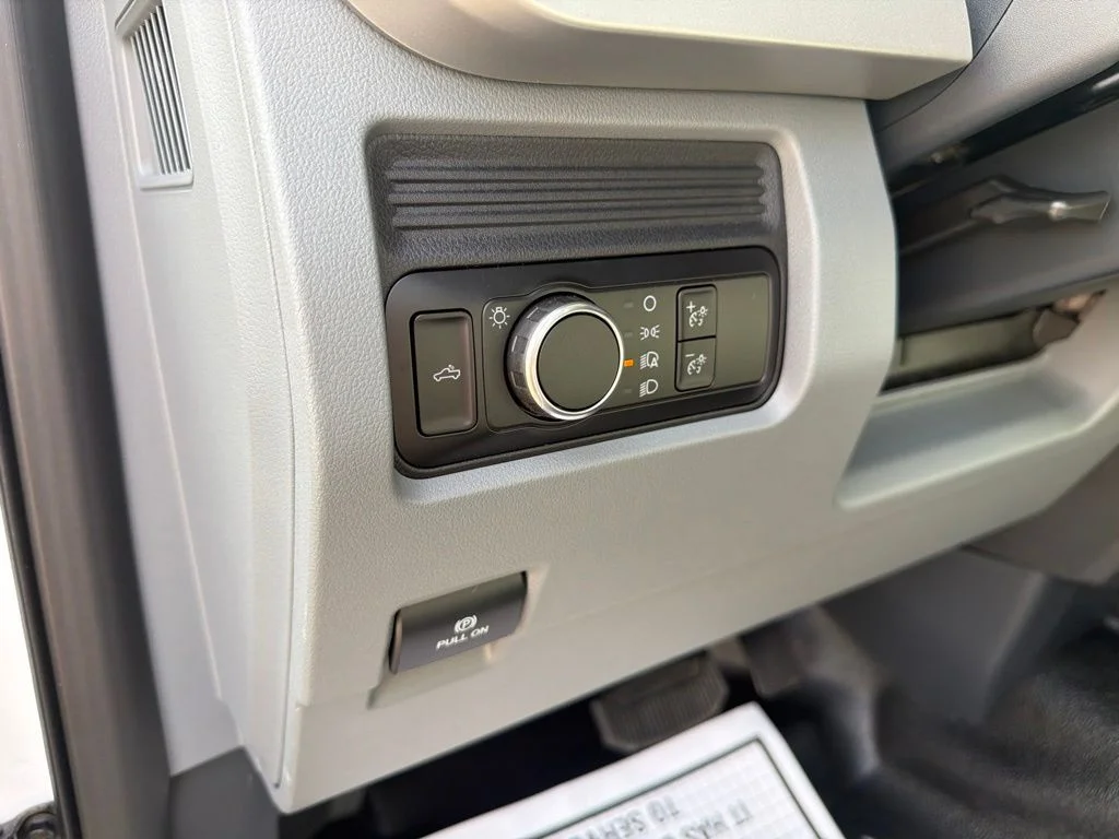 New 2027 Oxford White Ford F-250® XL image 17