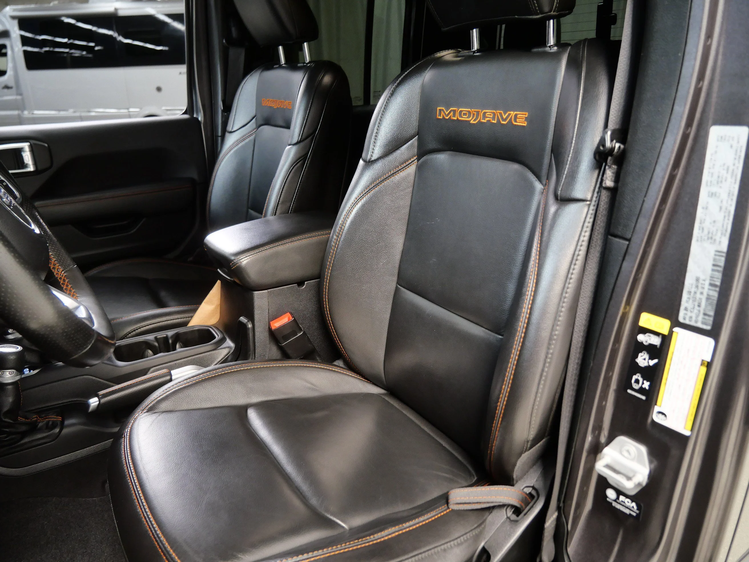 Used 2021 Granite Crystal Metallic Clearcoat Jeep Mojave 4x4 image 3