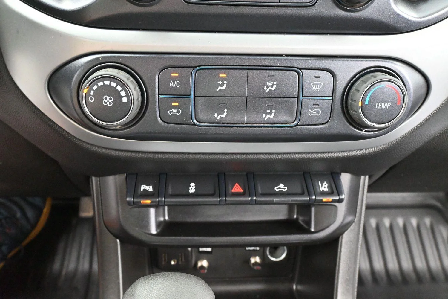 Used 2022 Summit White Chevrolet 4WD LT image 23