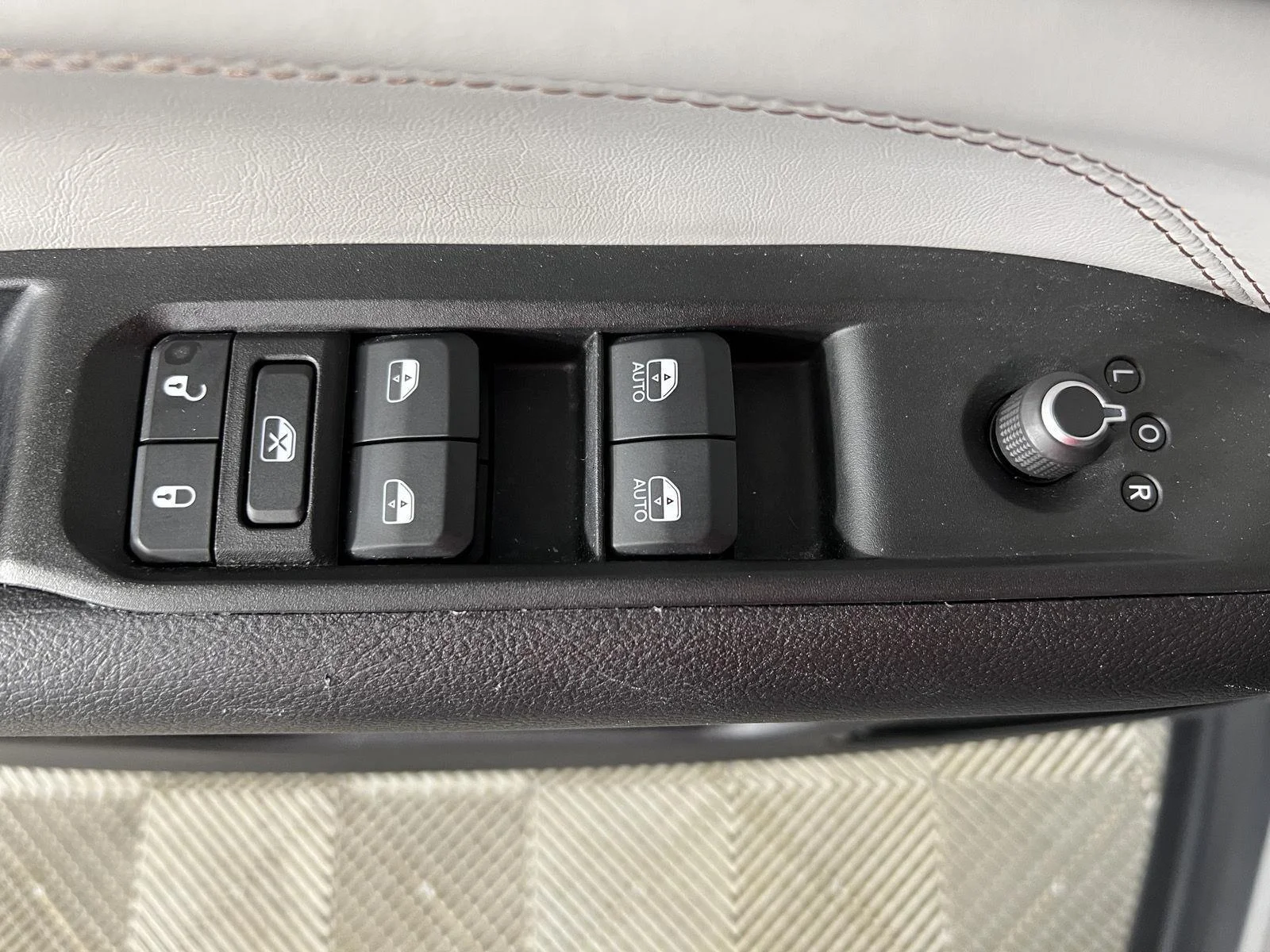 Used 2022 Gy Jeep Limited image 17