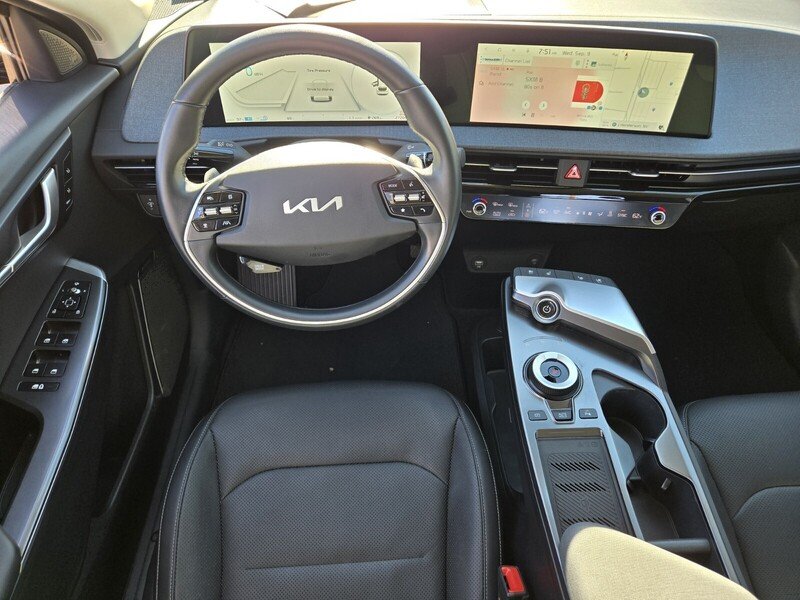 Used 2023 CHARCOAL KIA WIND RWD image 12