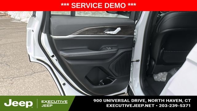 New 2026 Bright White Clear-Coat Exterior Paint Jeep Altitude image 21