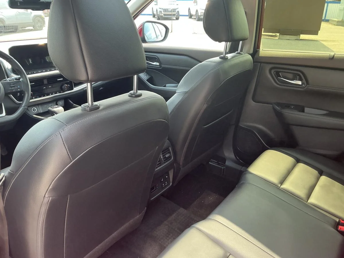 Used 2023  Nissan SL image 37