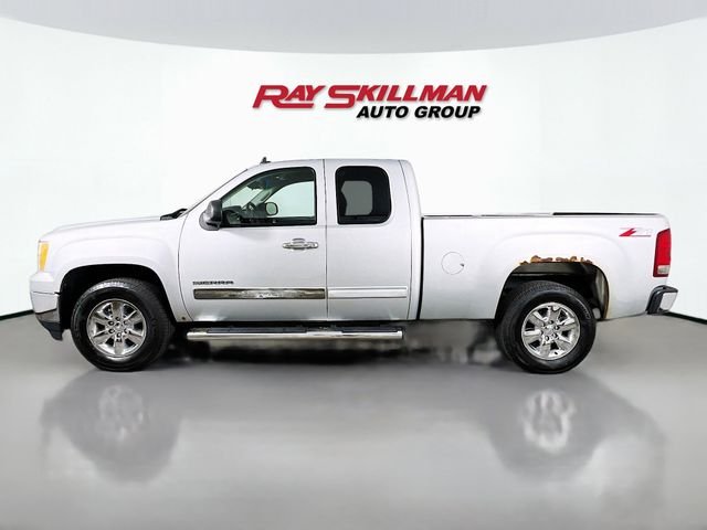 Used 2013 Silver GMC SLE image 4