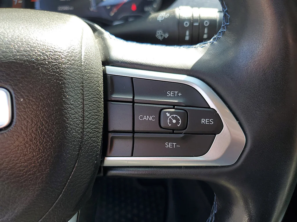 Used 2022 Granite Crystal Metallic Clear Coat Jeep Latitude image 25