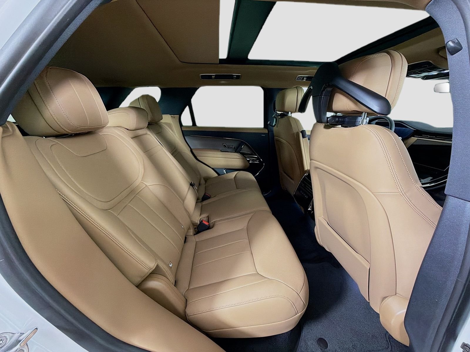 New 2026 Fuji White Land Rover SE image 31