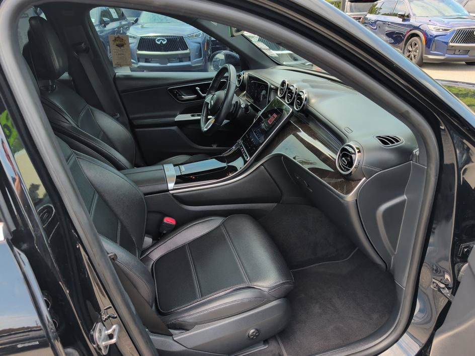 Used 2025 Black Mercedes-Benz GLC 300 image 12