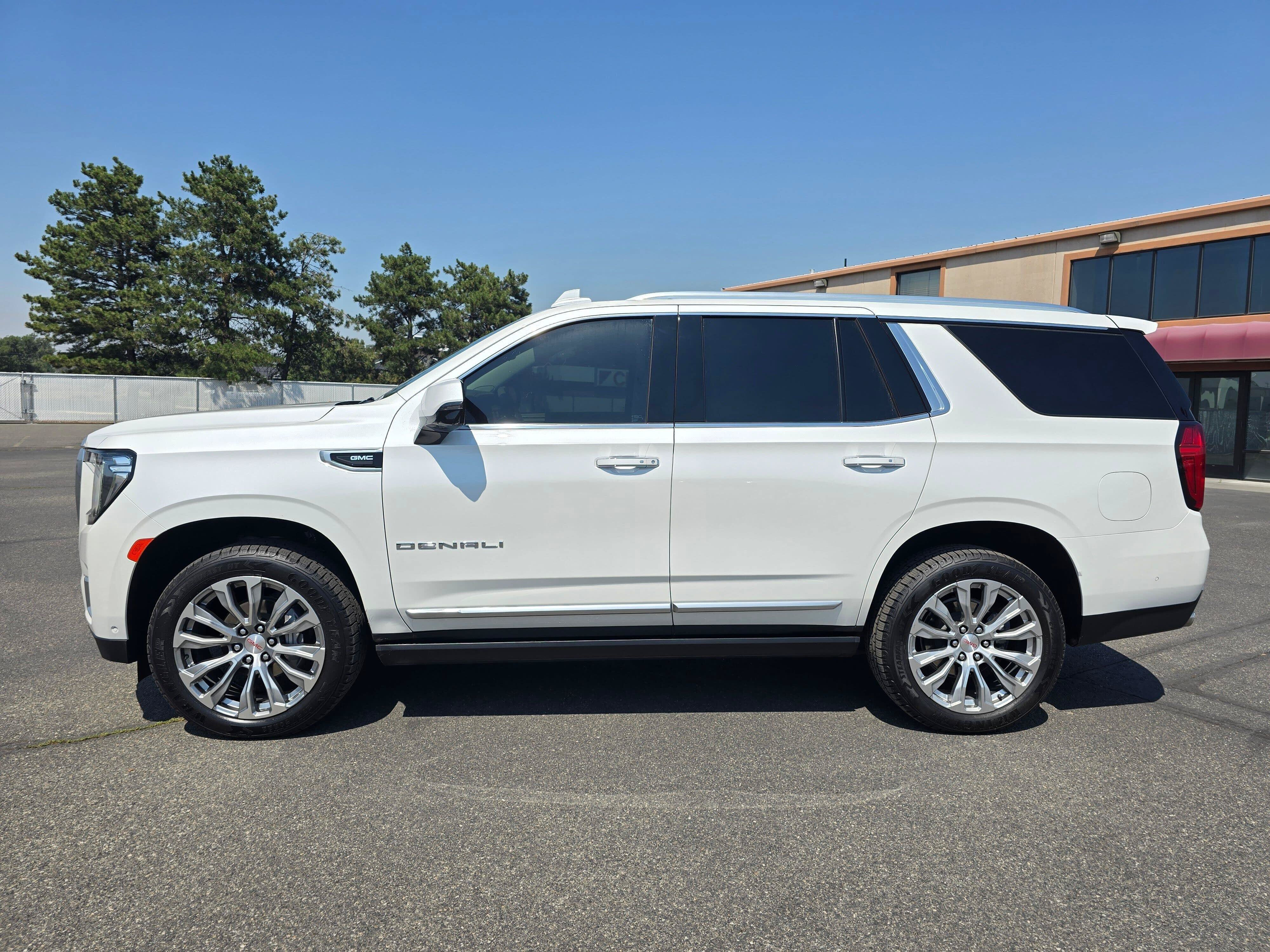 Used 2024 White Frost Tricoat GMC Denali image 3