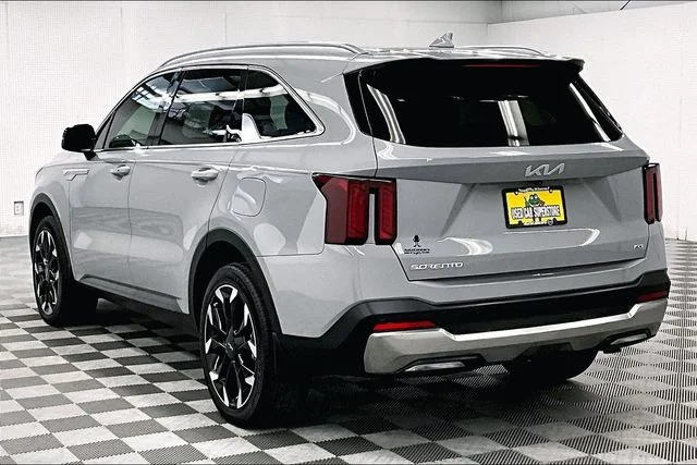 Used 2025 Wolf Gray Kia EX image 2