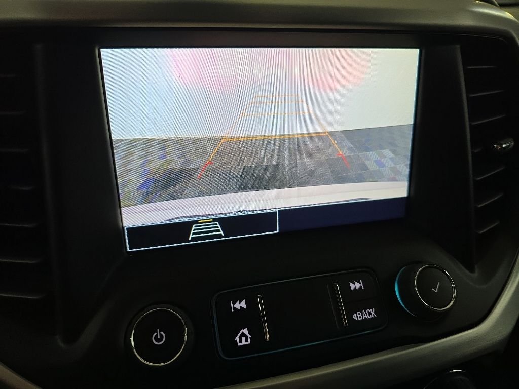 Used 2023 White GMC SLE image 18