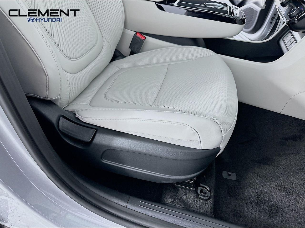 New 2026 Silver Hyundai SEL Convenience image 28