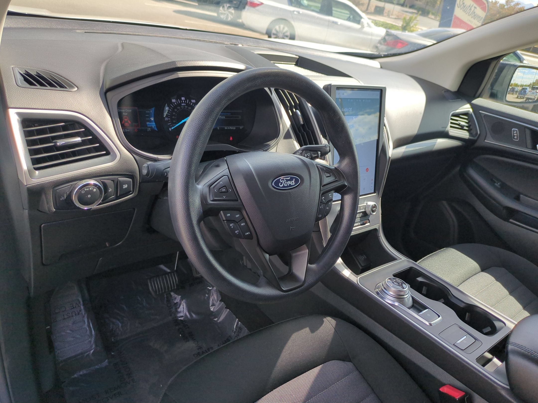 Used 2022 Oxford White Ford SE image 14