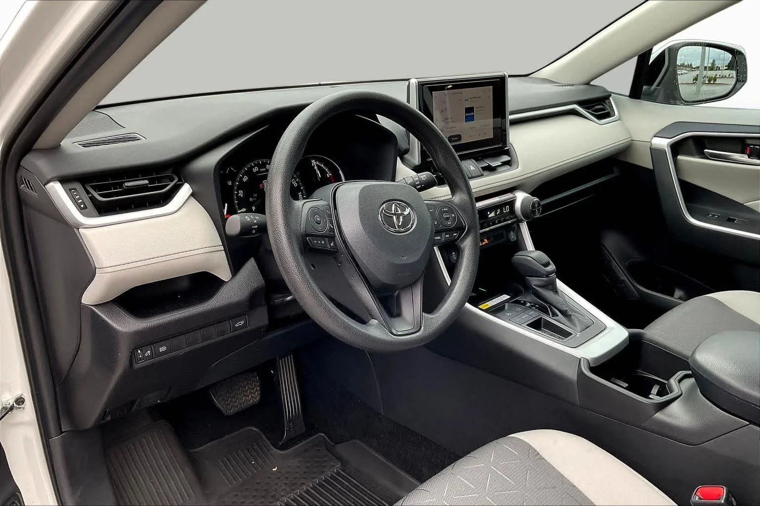 Used 2025 Ice Cap Toyota XLE image 18
