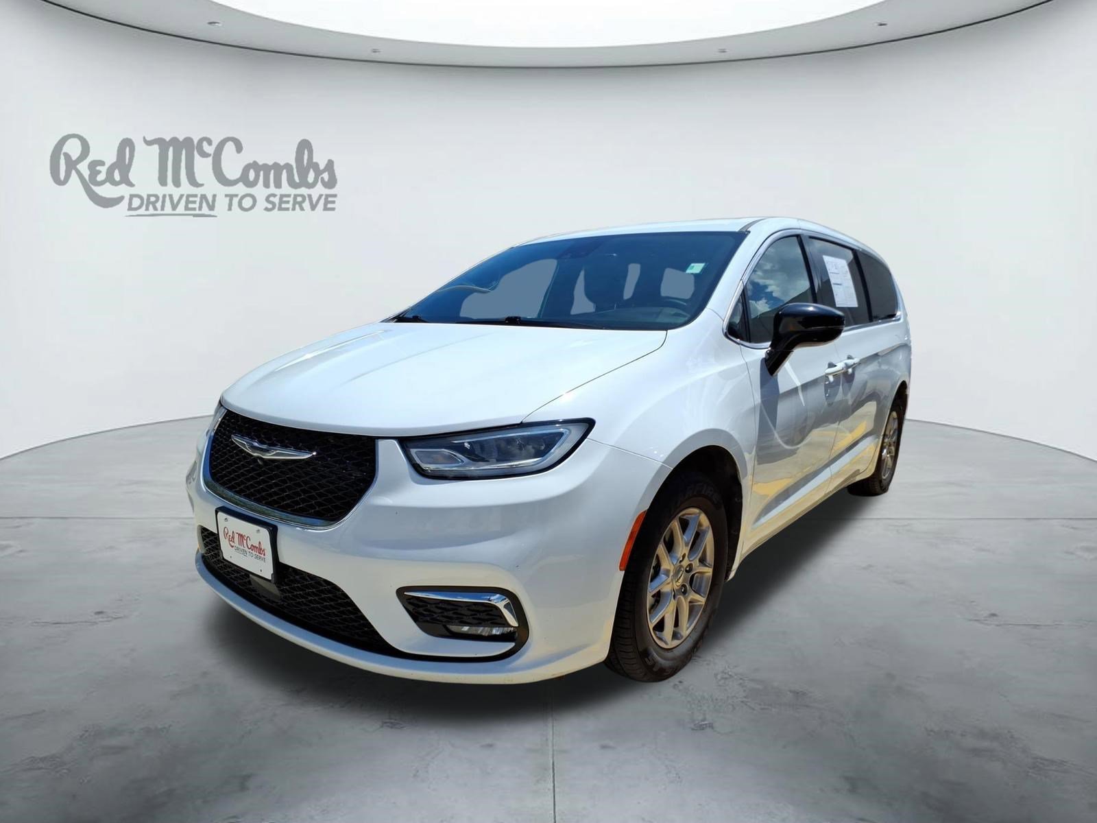 2025 Chrysler Pacifica Select's photo