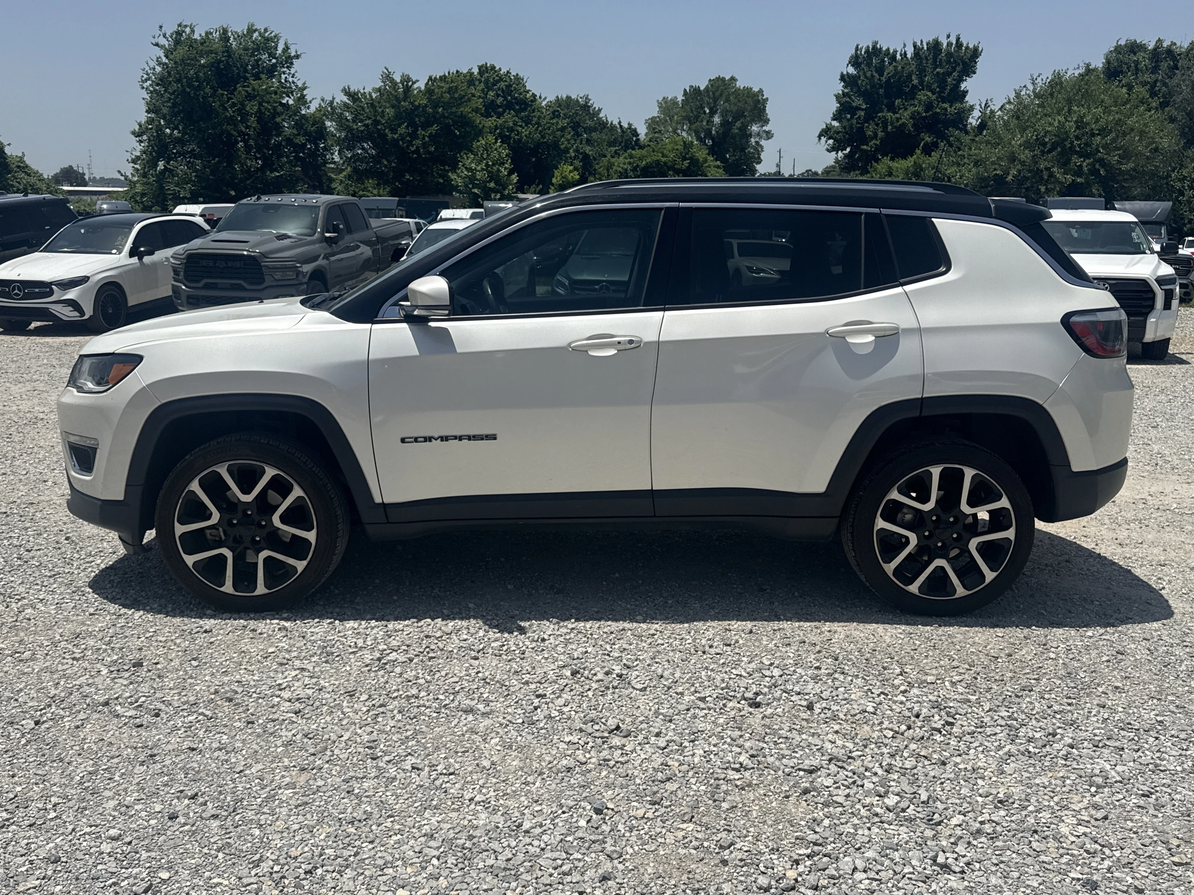 Used 2018 Pearl White Tri-Coat Jeep Limited image 3