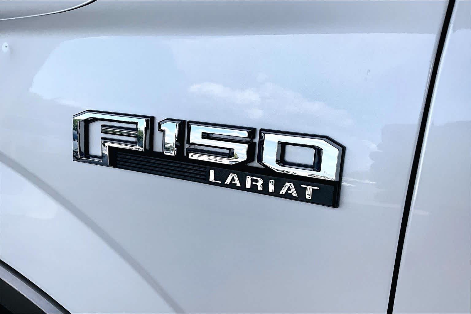 Used 2018 White Platinum Metallic Tri-Coat/Stone Gray Ford LARIAT image 10