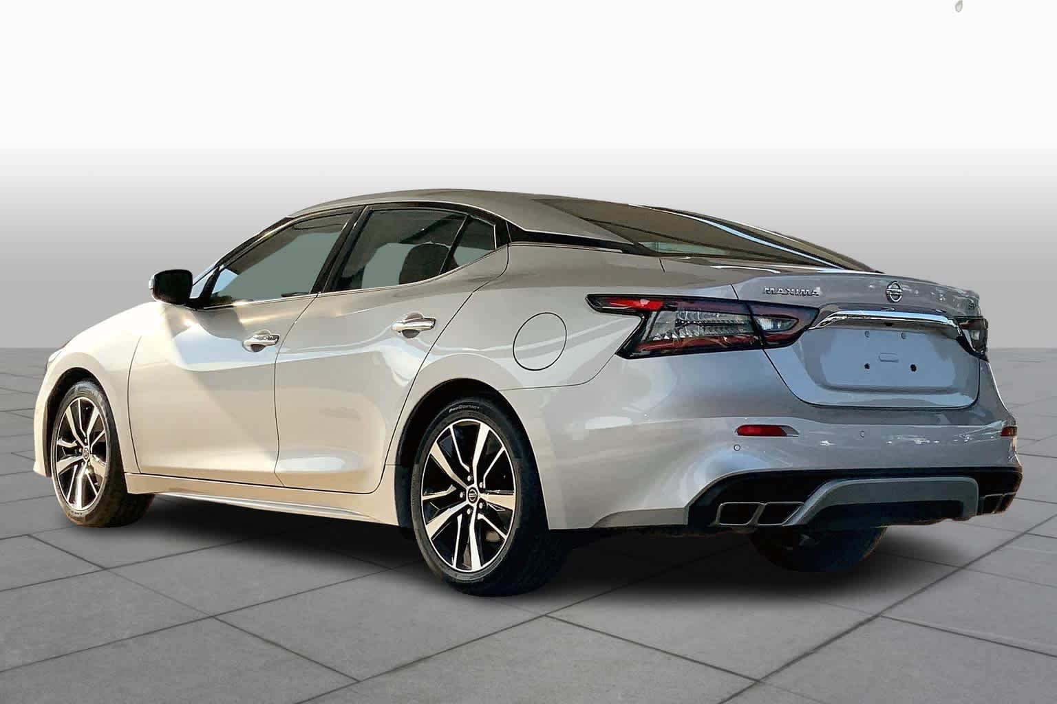 Used 2022 Brilliant Silver Metallic Nissan SV image 12