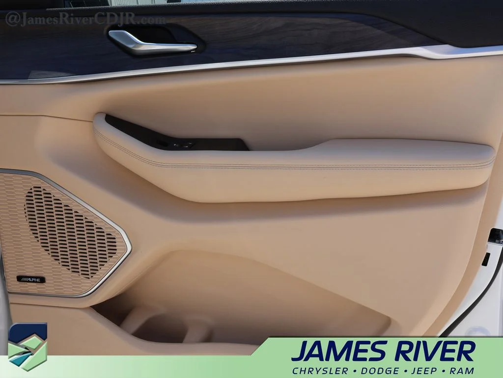 Used 2022 White Jeep 4xe image 8