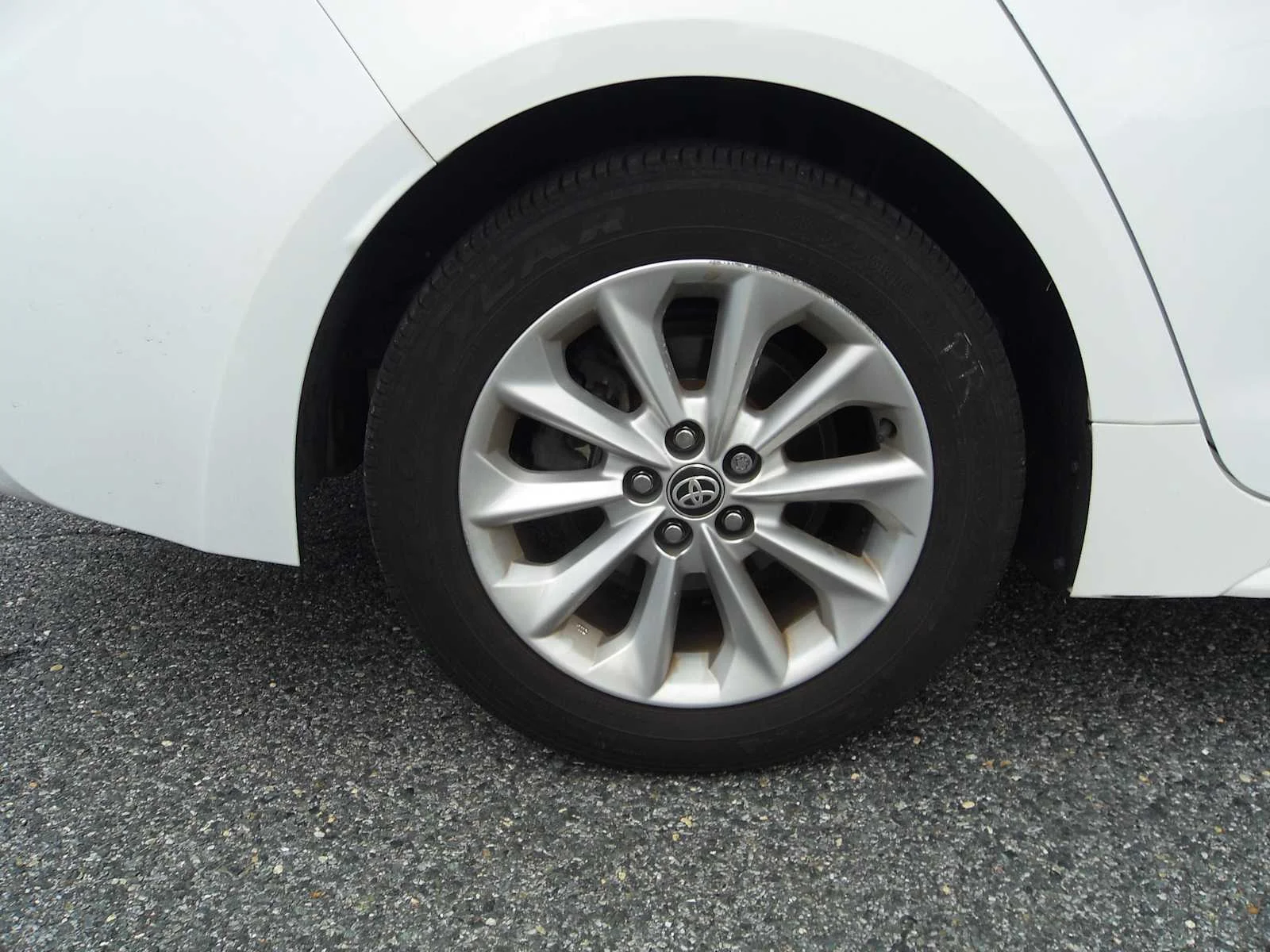 Used 2020 Super White Toyota LE image 9