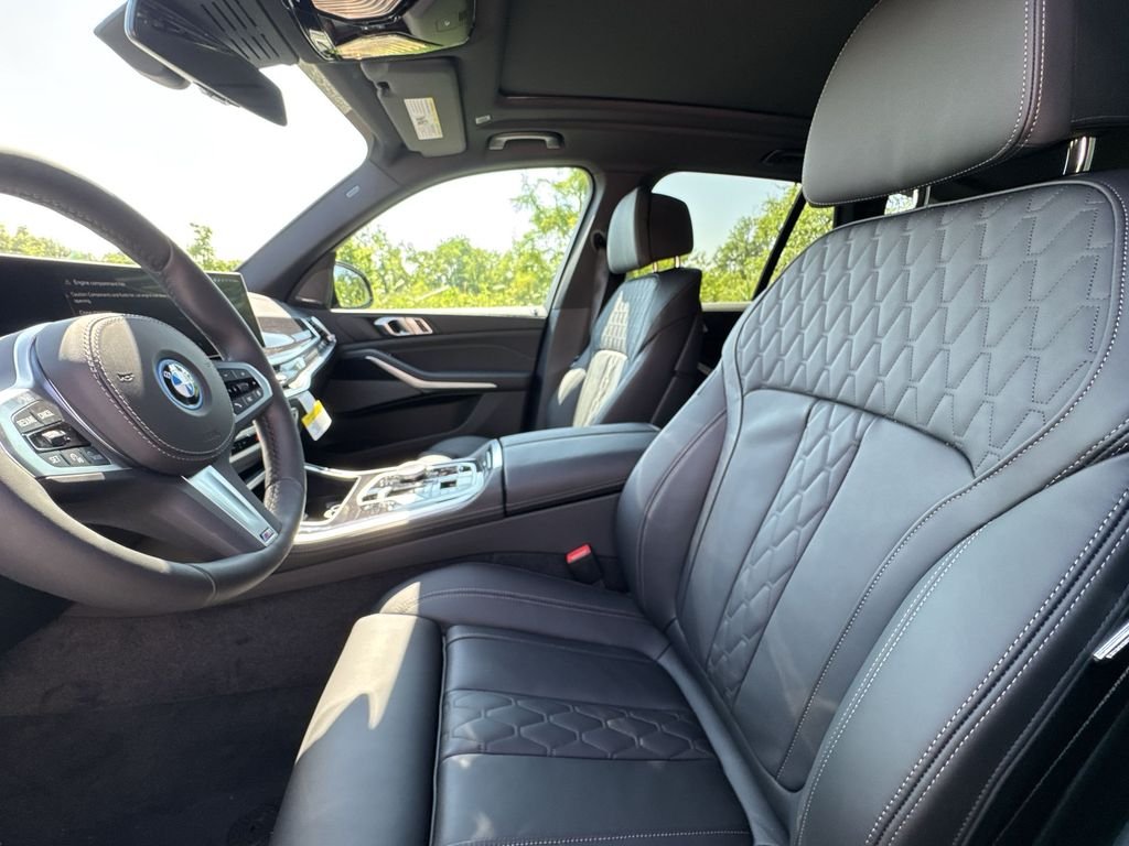 New 2026 Carbon Black Metallic BMW xDrive50e image 13
