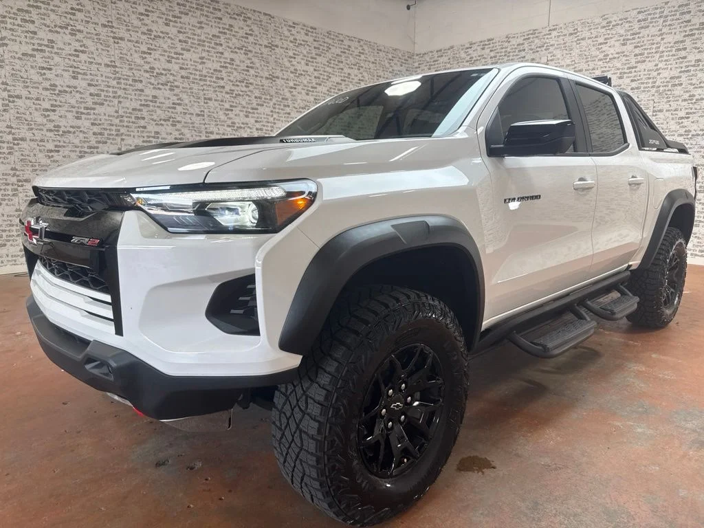 Used 2025 Summit White Chevrolet ZR2 image 3