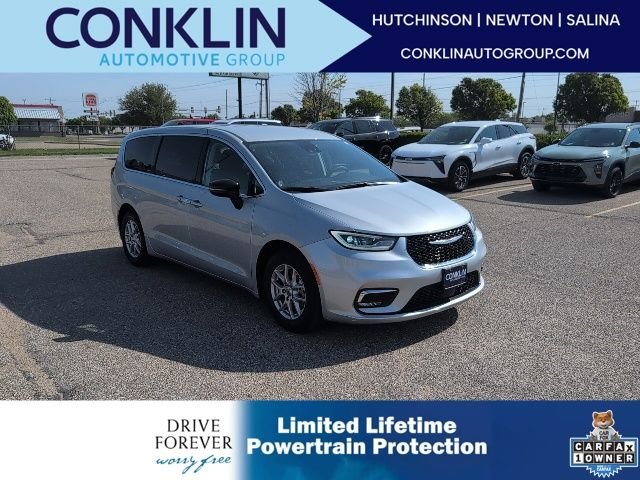 2024 Chrysler Pacifica Touring L's photo