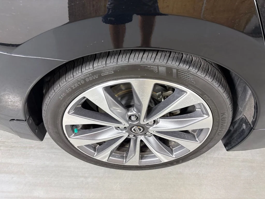 Used 2020 Black Nissan Platinum image 10