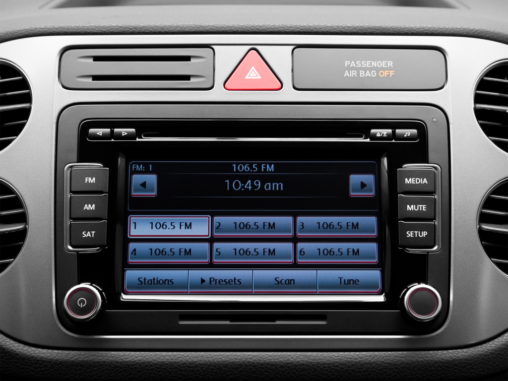 Used 2011 White Volkswagen S image 18