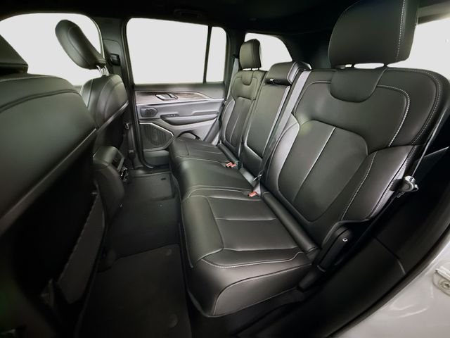 New 2026 Silver Zynith Exterior Paint Jeep Limited image 24