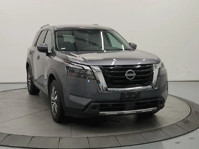 Used 2025 Gray Nissan SL image 3