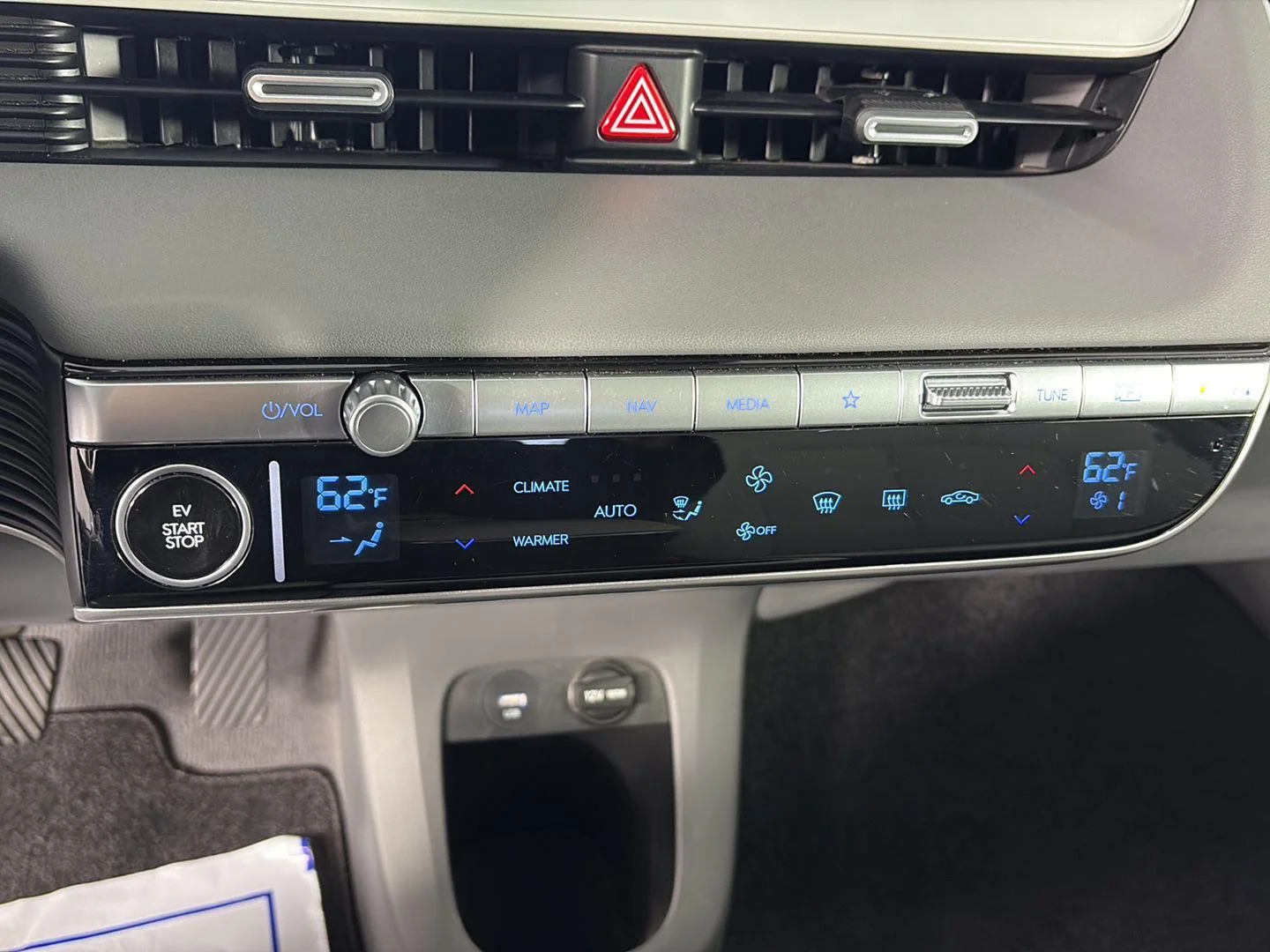 Used 2024 Abyss Black Hyundai Limited image 33