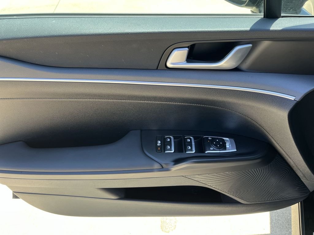 Used 2026 Black Kia LXS image 13