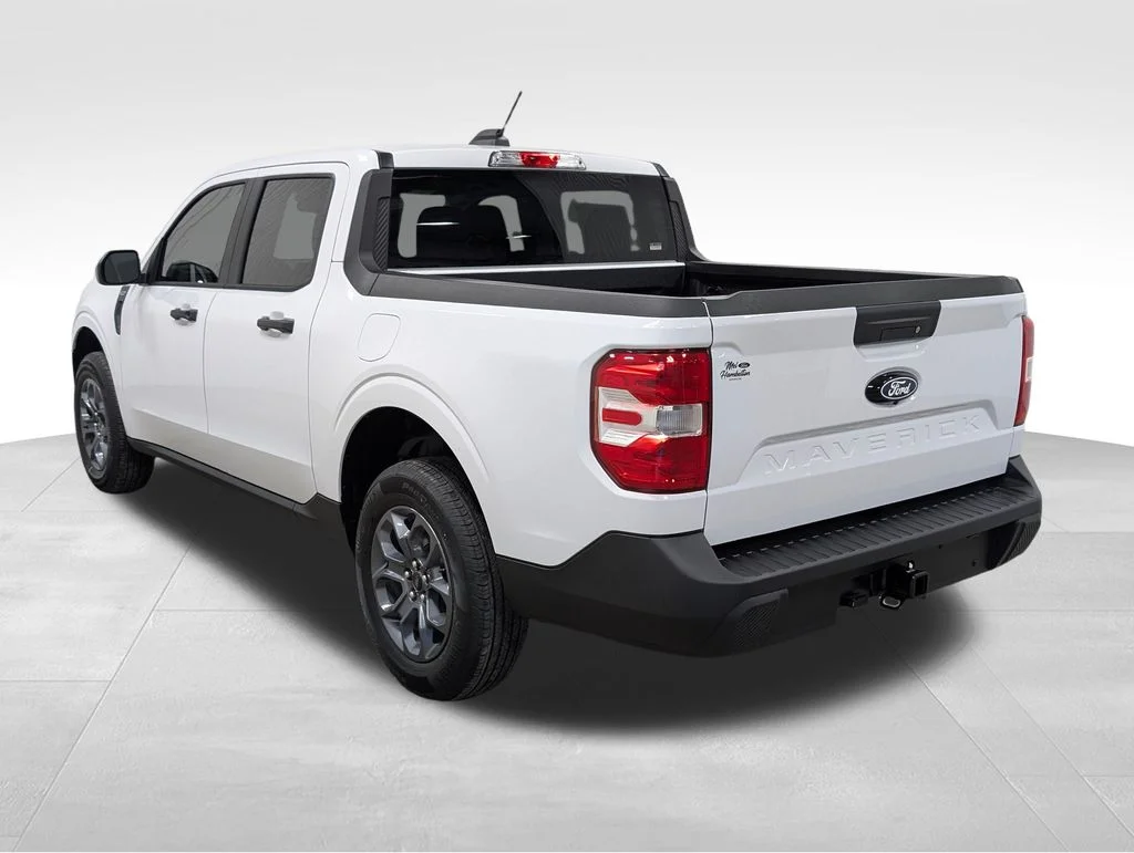 New 2026 Oxford White Ford XLT image 9