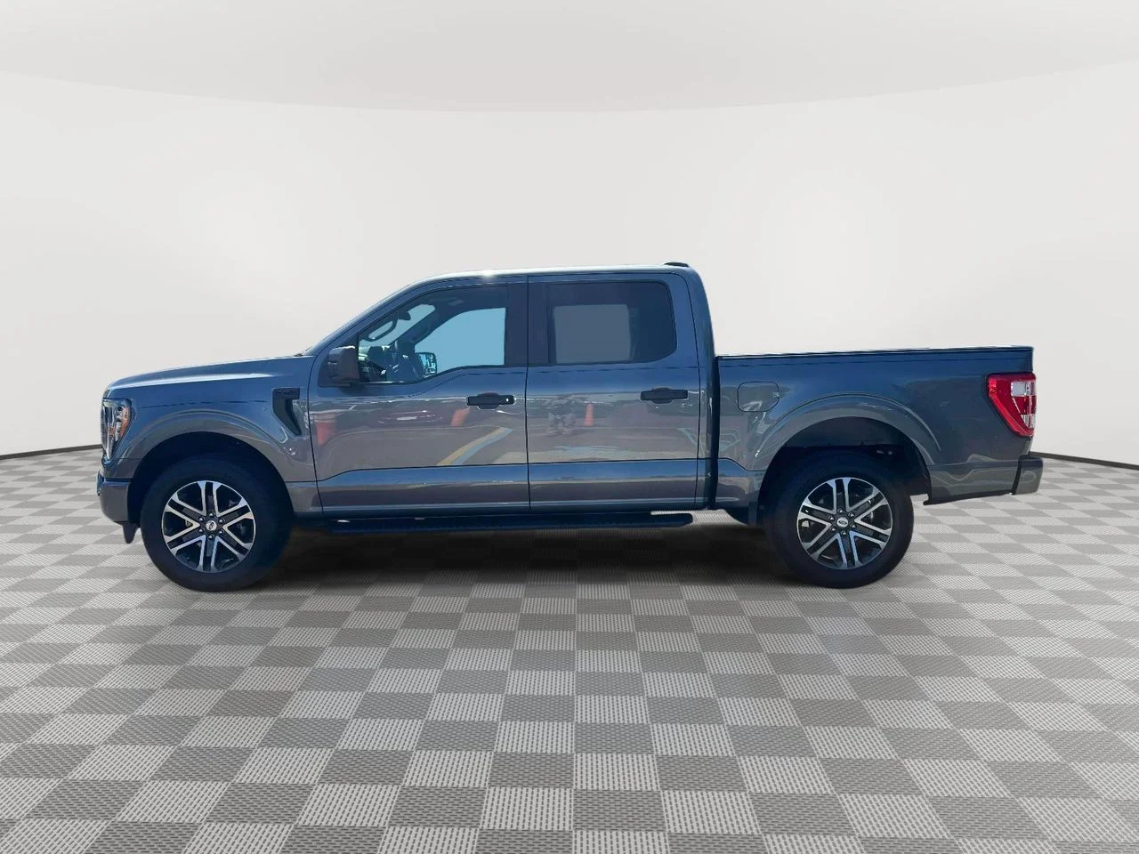 Used 2023 CARBONIZED GRAY METALLIC Ford XL image 4