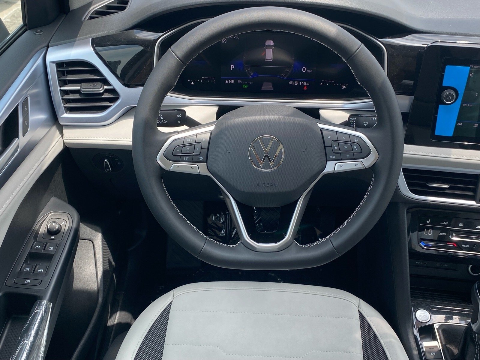 New 2026 Black Volkswagen 1.5T SE image 5